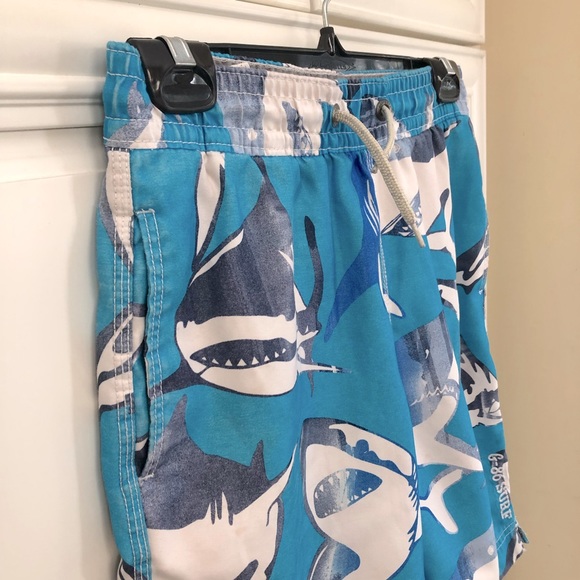 🦈 GAP boys shark swim trunks - Picture 2 of 11